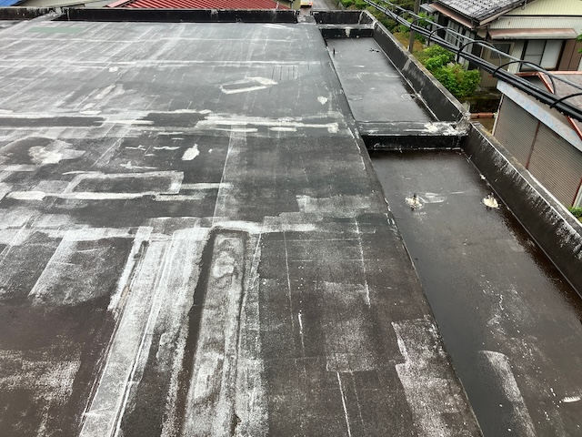 名古屋市瑞穂区にて屋上防水の現調・陸屋根は防水塗装が劣化すると雨漏りしやすい屋根です